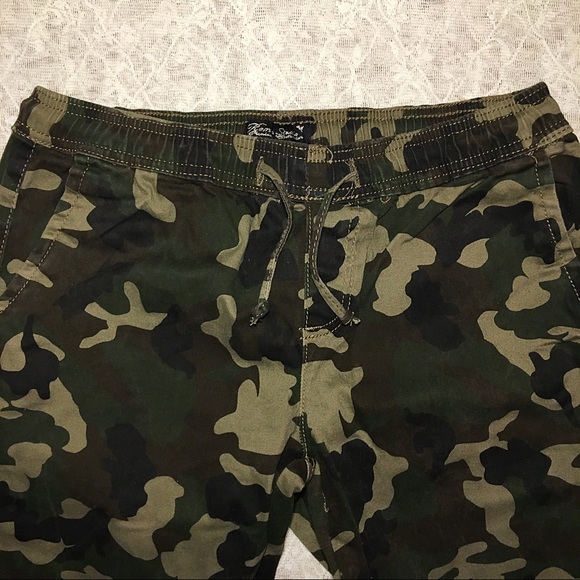 Women’s Camo Pants - Picture 7 of 15